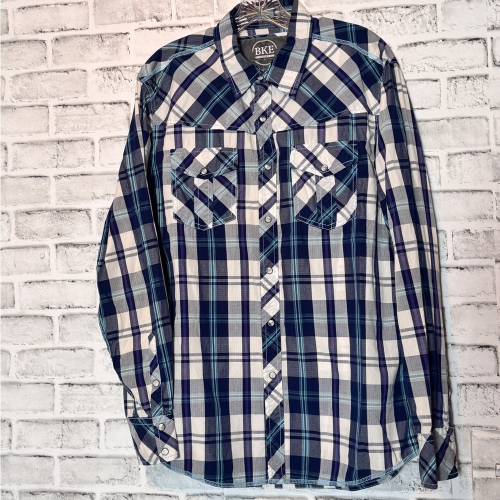 BKE‎ Men's Blue Plaid 
 Standard fit pearl snaps sz Large embroidered details